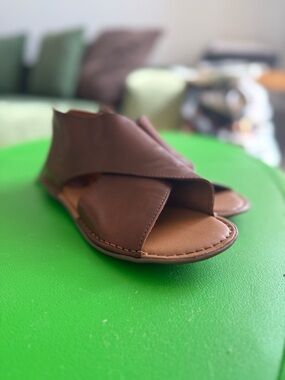 *NEW IN BAG* B.Ø.C Brown Leather Cross-Over Slide Sandals